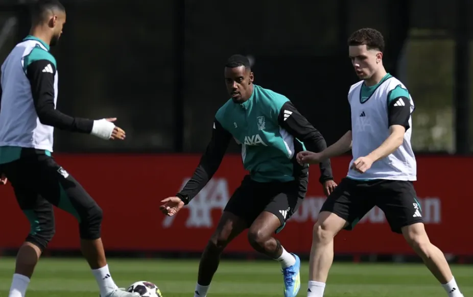 The Tactical Shift: Isak as the False Nine or a Direct Target?